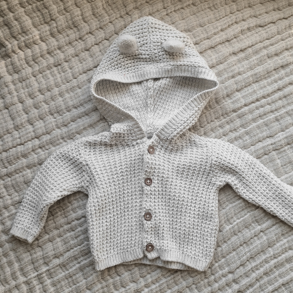 Like-new Newborn sweater